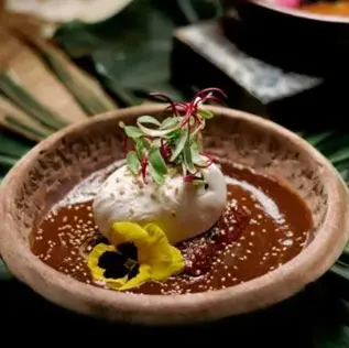 burrata de mole en Mamazzita Los Cabos